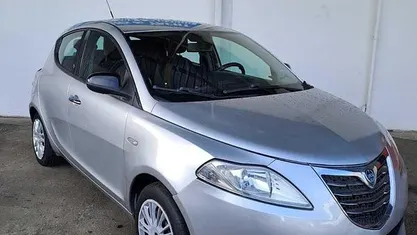Usata Lancia Ypsilon 69 CV (50 kW) 2013 Gray Utilitaria