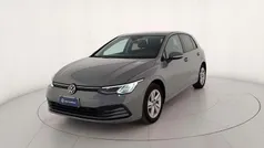 Grigio Usata 2021 VW Golf VIII Life Tre volumi | 19.300 € (Buon prezzo)