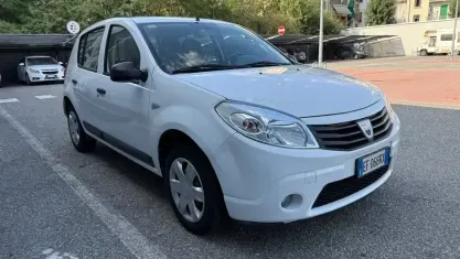 Usata Dacia Sandero Lauréate 75 CV (55 kW) 2010 Berlina