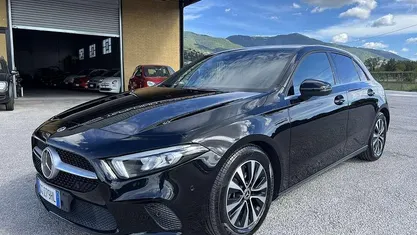 Nero cosmo [191] Usata 2021 Mercedes A180 Business Tre volumi | 20.490 € (Buon prezzo)