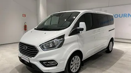 Bianco Usata 2022 Ford Tourneo Custom Titanium Furgone | 27.600 € (Ottimo prezzo)