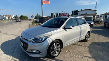 Usata Hyundai i20 Comfort 90 CV (66 kW) 2015 Grigio Berlina
