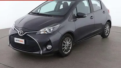 Grigio Usata 2015 Toyota Yaris Active Due volumi | 10.199 € (Buon prezzo)