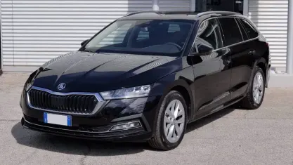 Usata Skoda Octavia Style 150 CV (110 kW) 2024 Nero metallizzato Station wagon
