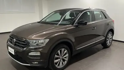 Käytetty VW T-Roc Style 116 HP (85 kW) 2018 Musta Katumaasturi