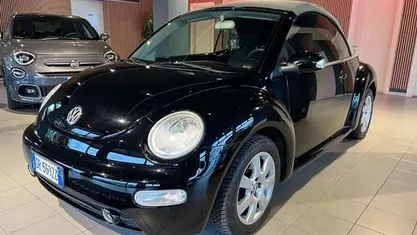Usata VW New Beetle Cabriolet 102 CV (75 kW) 2006 Nero Cabrio