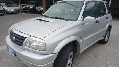 Usata Suzuki Grand Vitara 109 CV (80 kW) 2002 Grigio SUV