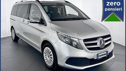 Käytetty Mercedes V220 Executive 163 HP (119 kW) 2022 Hopea Tila-auto