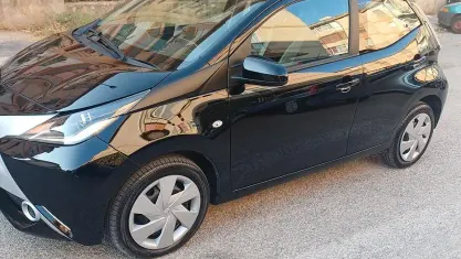Usata Toyota Aygo 69 CV (50 kW) 2017 Nero Utilitaria