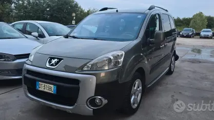 Usata Peugeot Partner Tepee Premium 109 CV (80 kW) 2009 Verde Monovolume