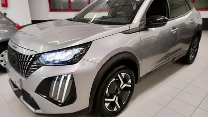 Usata Peugeot 2008 Allure+ 101 CV (74 kW) 2024 Grigio SUV