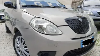 Usata Lancia Ypsilon 77 CV (56 kW) 2010 Beige Utilitaria