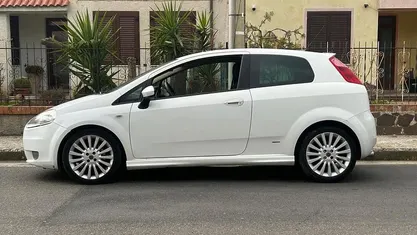 Usata Fiat Grande Punto Sport 90 CV (66 kW) 2008 Bianco Utilitaria