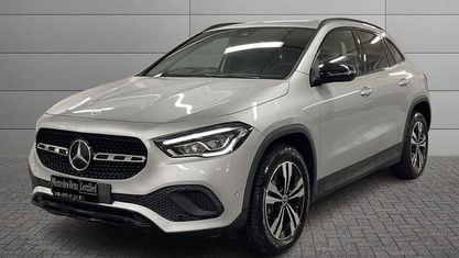 Käytetty Mercedes GLA200 Premium 150 HP (110 kW) 2021 Musta Katumaasturi