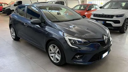 Grigio Usata 2022 Renault Clio V Business Tre volumi | 8900 € (Ottimo prezzo)