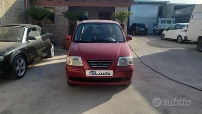 Usata Hyundai Atos Comfort 59 CV (43 kW) 2004 Rosso Utilitaria