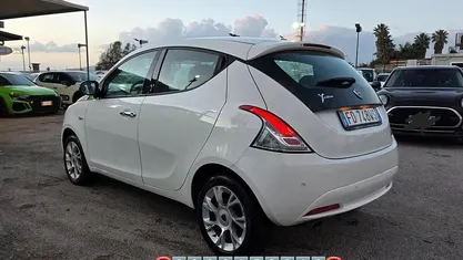 Usata Lancia Ypsilon S 95 CV (69 kW) 2016 Bianco Utilitaria