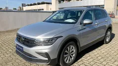 Hopea Käytetty 2022 VW Tiguan Life Katumaasturi | 25.400 € (Perustarjous)