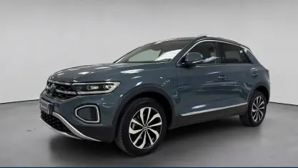 Usata VW T-Roc Style 150 CV (110 kW) 2023 Blu / pastello SUV