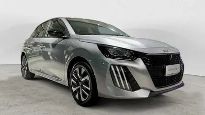 Grigio Nuova 2025 Peugeot 208 Style Due volumi | 16.650 € (Buon prezzo)