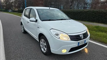 Usata Dacia Sandero 75 CV (55 kW) 2011 Bianco Berlina