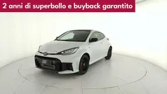 Bianco Nuova 2024 Toyota Yaris Tre volumi | 52.900 € (Ottimo prezzo)