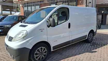 Begagnad Renault Trafic 114 HK (83 kW) 2007 Vit Minibuss