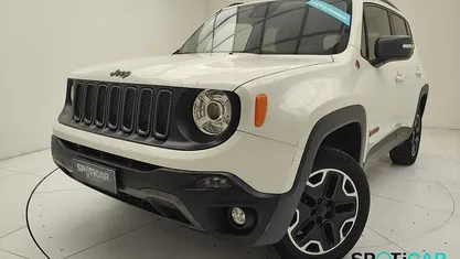 Usata Jeep Renegade Trailhawk 170 CV (125 kW) 2015 Bianco SUV