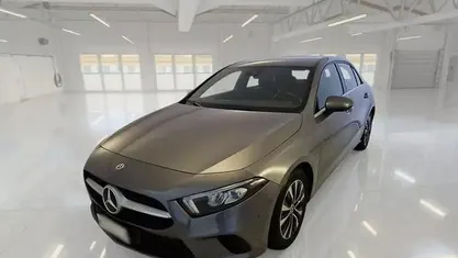 Begagnad Mercedes A180 Business 116 HK (85 kW) 2022 Grå Sedan