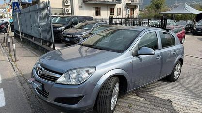 Usata Opel Astra Cosmo 140 CV (102 kW) 2010 Grigio Berlina