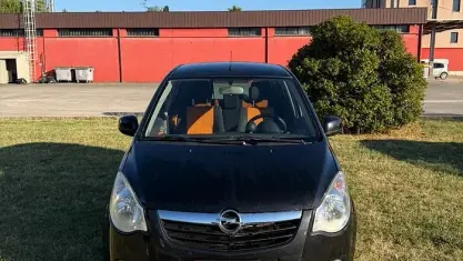 Usata Opel Agila Enjoy 65 CV (47 kW) 2008 Nero Utilitaria