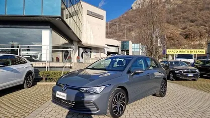 Usata 2022 VW Golf VIII Life Utilitaria | 21.800 € (Buon prezzo)