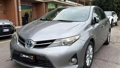 Usata Toyota Auris Hybrid Lounge 99 CV (72 kW) 2015 Berlina