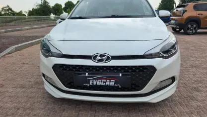 Usata Hyundai i20 84 CV (61 kW) 2015 Bianco Berlina