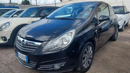Nero Usata 2010 Opel Corsa Edition Tre volumi | 3900 € (Buon prezzo)