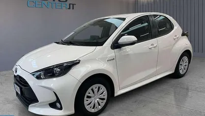 Bianco Usata 2022 Toyota Yaris Hybrid Business Edition Berlina | 17.900 € (Buon prezzo)
