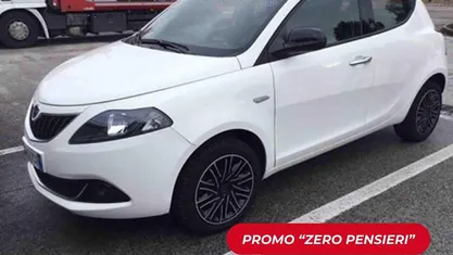 Begagnad Lancia Ypsilon Gold 69 HK (50 kW) 2021 Vit Halvkombi