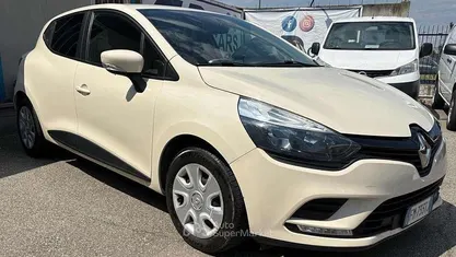 Usata Renault Clio IV Life 90 CV (66 kW) 2017 Bianco Berlina