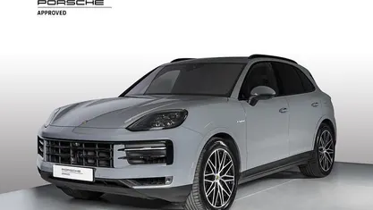 Usata Porsche Cayenne 469 CV (344 kW) 2024 U0 grigio artico SUV