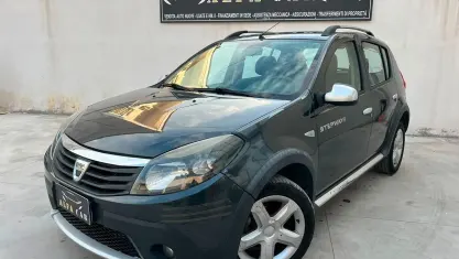Usata Dacia Sandero Stepway 88 CV (64 kW) 2012 Grigio Berlina
