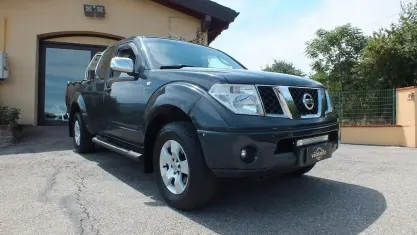 Usata Nissan Navara 174 CV (127 kW) 2006 Grigio Pick-up