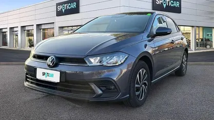 Grigio Usata 2023 VW Polo Life Tre volumi | 19.900 € (Buon prezzo)