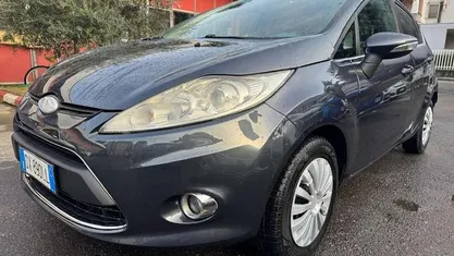 Grigio Usata 2009 Ford Fiesta Tre volumi | 2500 € (Ottimo prezzo)