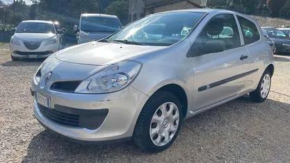 Usata Renault Clio II 65 CV (47 kW) 2008 Argento Utilitaria