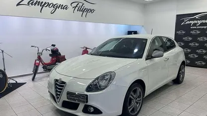 Bianco Usata 2015 Alfa Romeo Giulietta Distinctive Tre volumi | 7499 € (Buon prezzo)