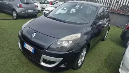 Usata Renault Scénic 110 CV (80 kW) 2010 Nero Monovolume