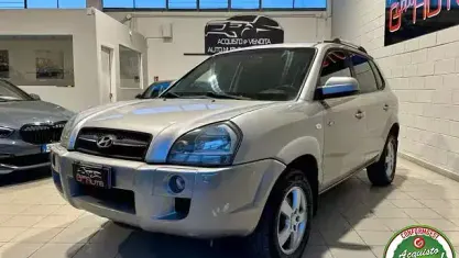Usata Hyundai Tucson Dynamiq 140 CV (102 kW) 2007 Grigio SUV