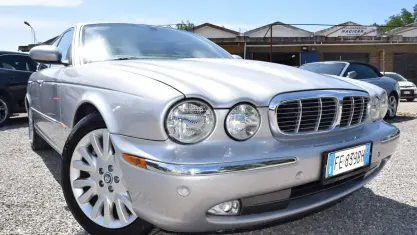 Usata Jaguar XJ Executive 298 CV (219 kW) 2003 Argento Berlina