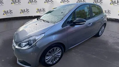 Usata Peugeot 208 Active 102 CV (75 kW) 2019 Grigio Utilitaria