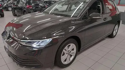 Usata VW Golf VIII Life 110 CV (80 kW) 2022 Grigio Berlina